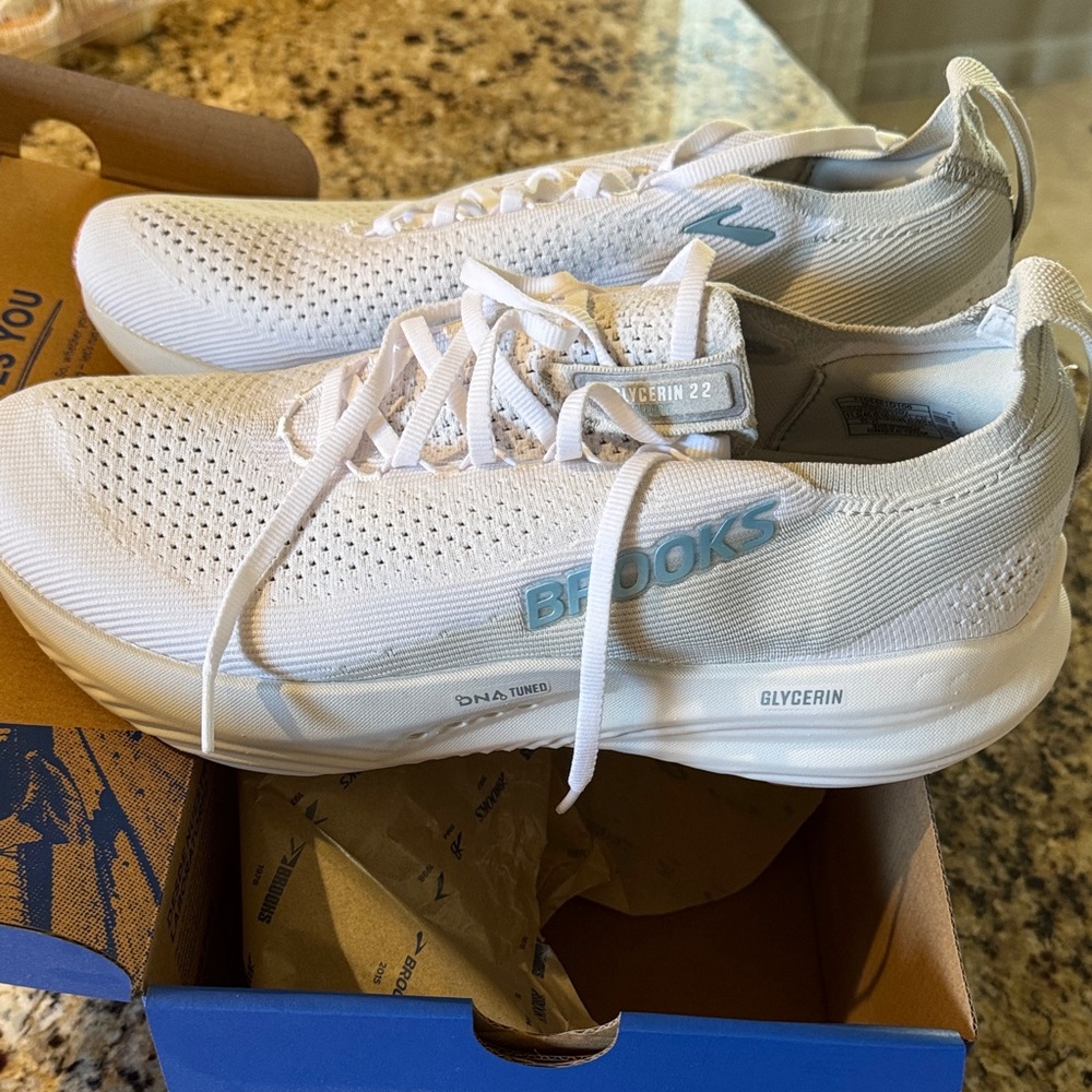 Brooks Glycerin 22 White Sneakers